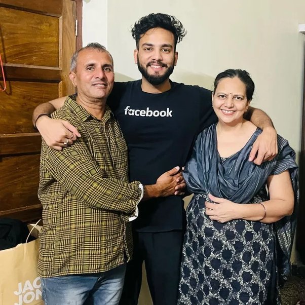 Elvish Yadav With Mother and Father - Family